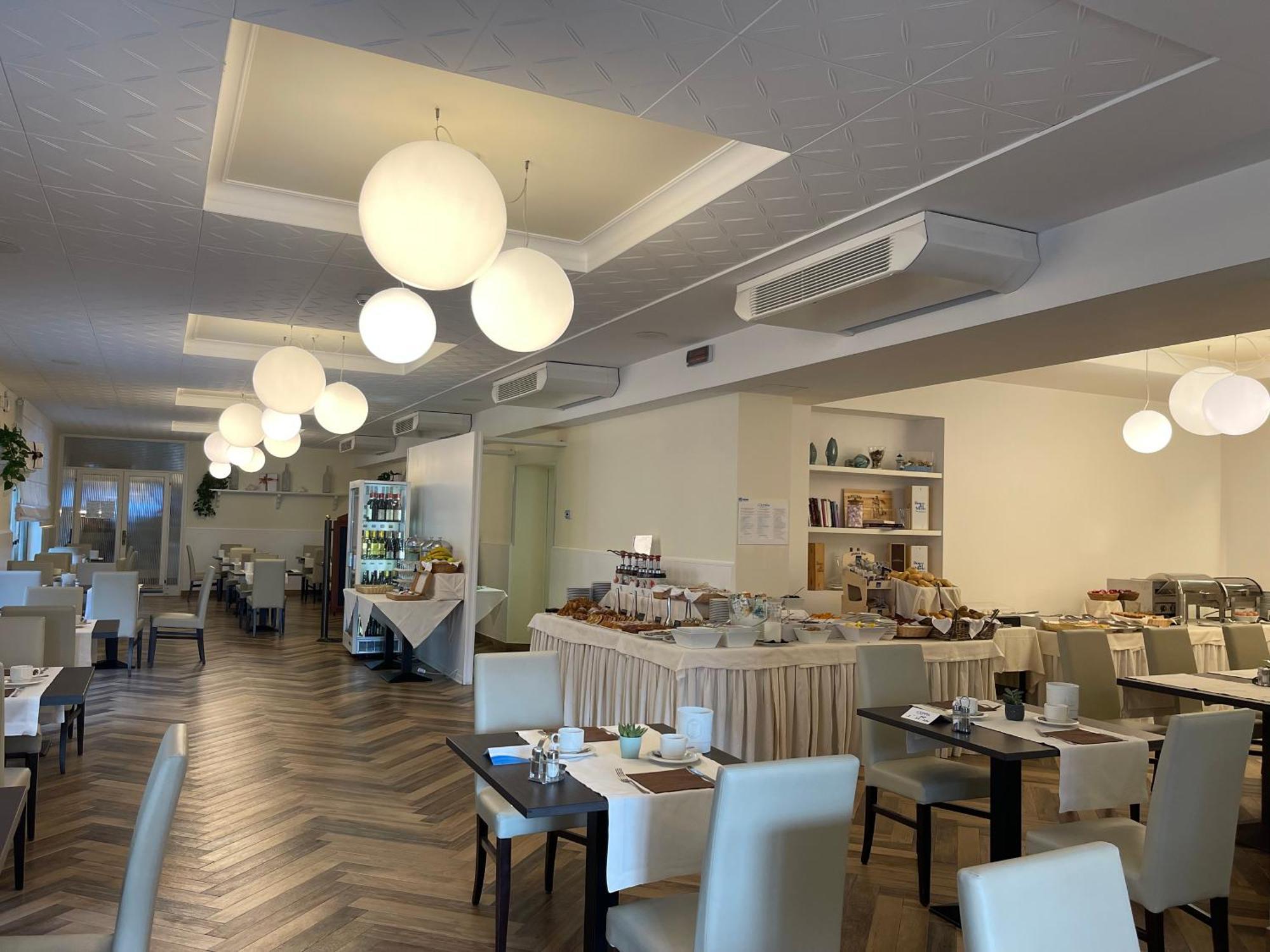 Olimpia Hotel & Aparthotel Bibione Exterior photo
